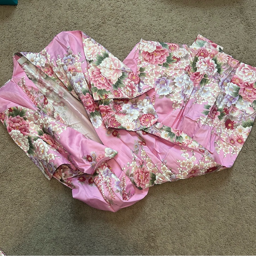 NWT Smithsonian Flowers in Bloom Yukata Kimono Robe Pink Small - Picture 3 of 7